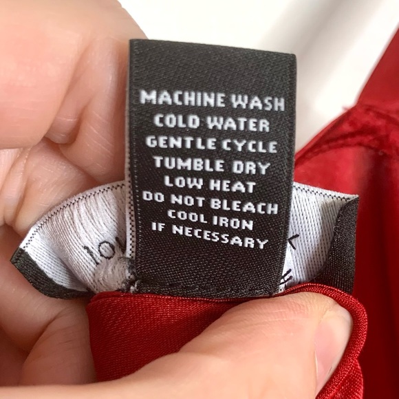 Red Satin Chemise Camisole Slip Jones New York Christmas Holiday Valentine’s - Picture 10 of 10